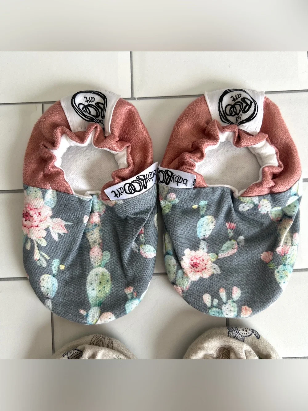 🌵 Angel Dear Cactus Bandana Bib, Headwrap & Soft Baby Shoes Set - Pink & Neutral